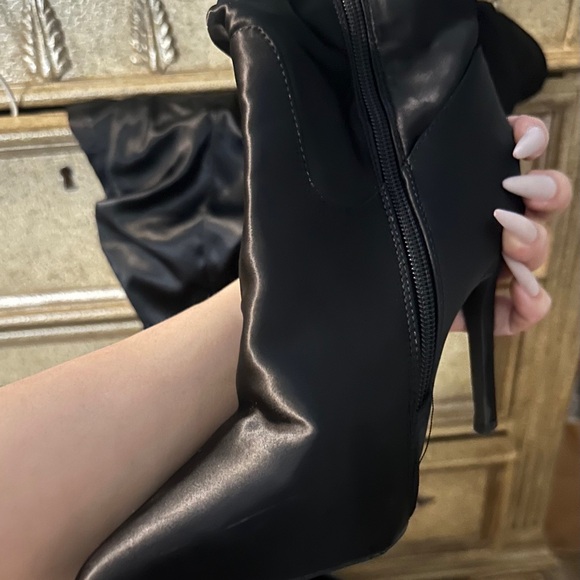 Size 6 thigh high boot. Satiny type material flattering scrunch style. 3.5inches - Picture 4 of 8